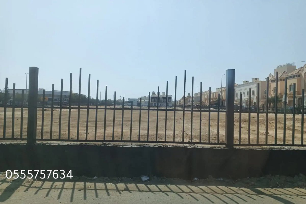 بناء أحواش وسواتر بأساليب هندسية تضمن المتانة والجودة.