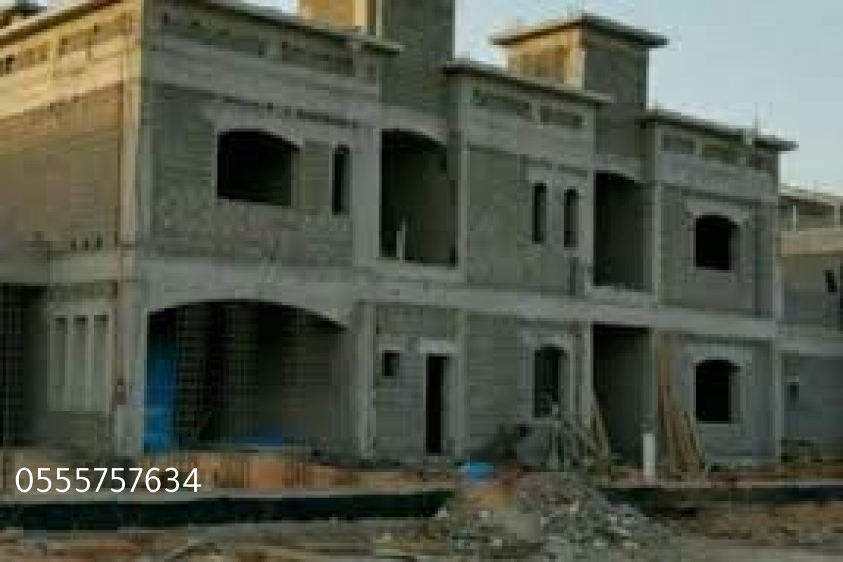 بناء العظم يشمل وضع الأساسات وإنشاء الجدران والأعمدة الرئيسية.